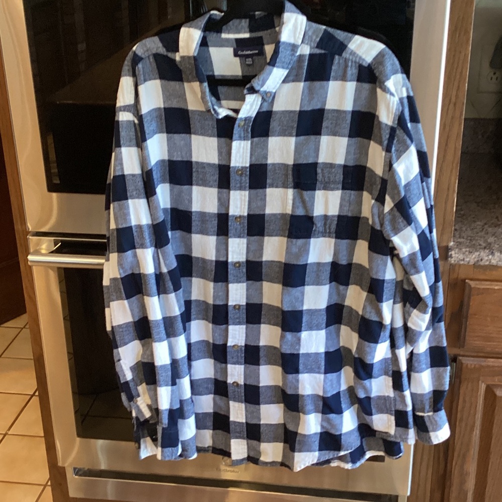 Croft & Barrow Blue and White Plaid Button-Down Shirt